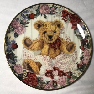 3 collectible plates.